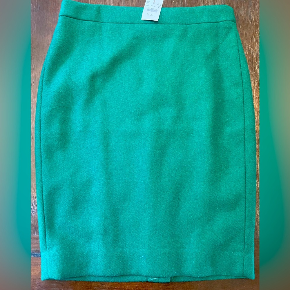 NWT J.Crew Pencil Skirt. emerald green. Size 4